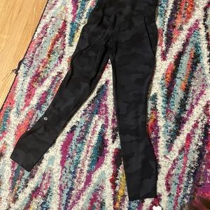 camo bace pace leggings, lululemon, size 4, half cropped